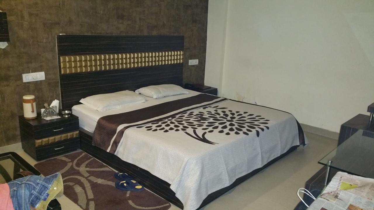 Hotel 9Th Planet Thanesar Bagian luar foto